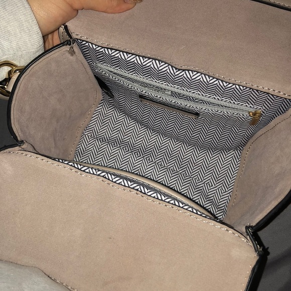 Cross body purse ! Unbranded - Picture 3 of 3